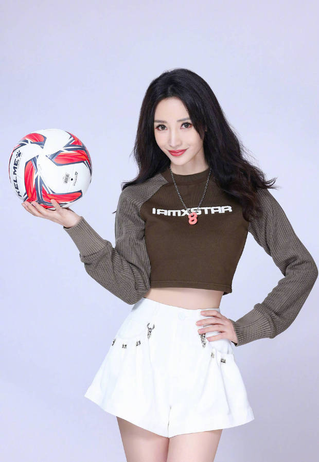 柳岩真是秒变回18岁少女,柳岩变身击剑选手