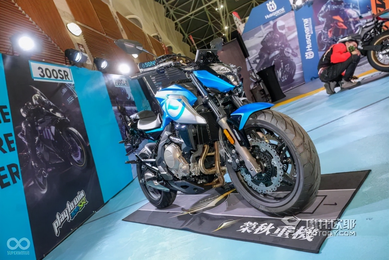 川崎异兽650二手跟春风650哪个好,春风650和川崎650哪个好