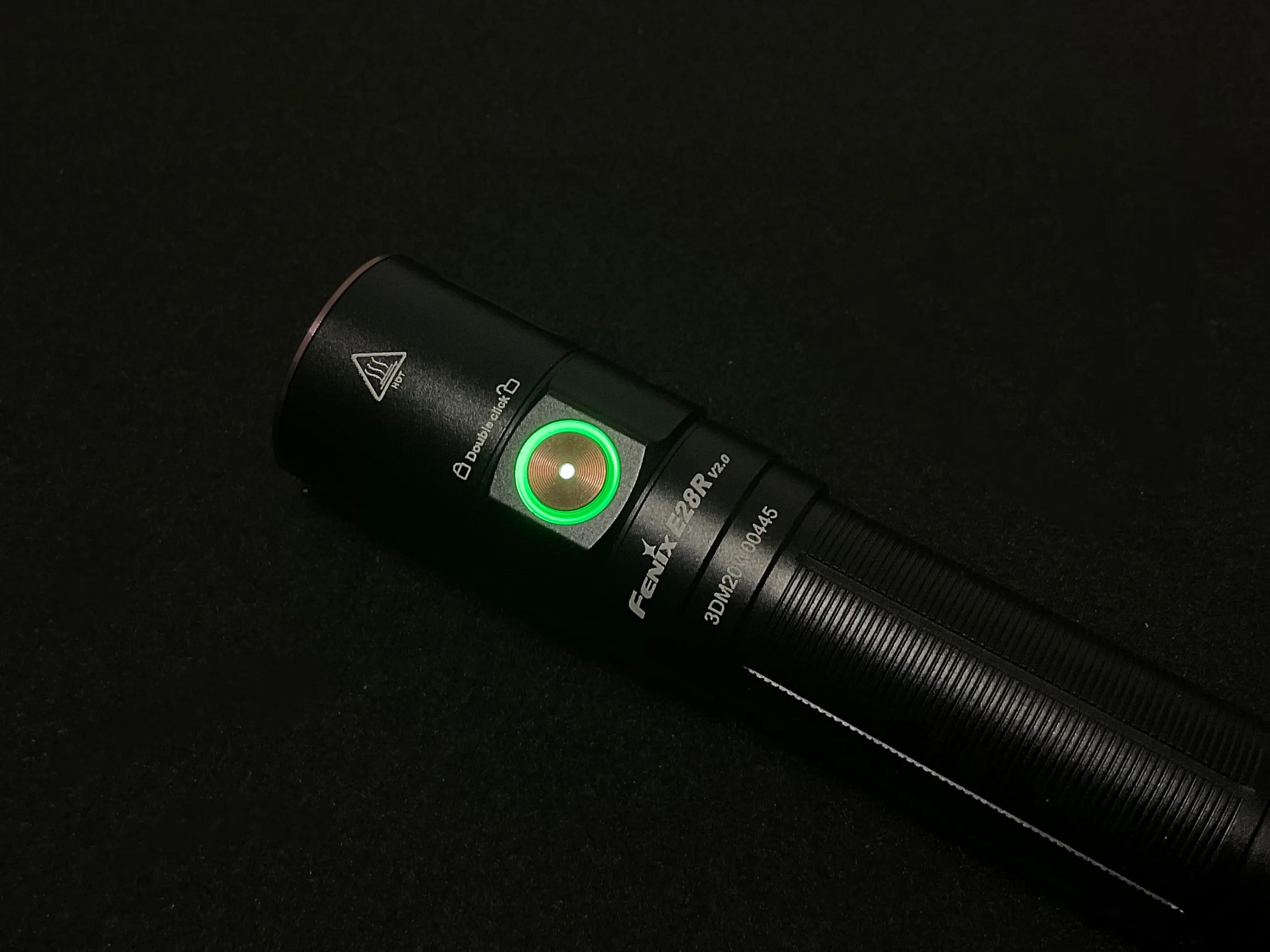 经典新升级，全能EDC便携直充小直——菲尼克斯E28Rv2.0手电评测