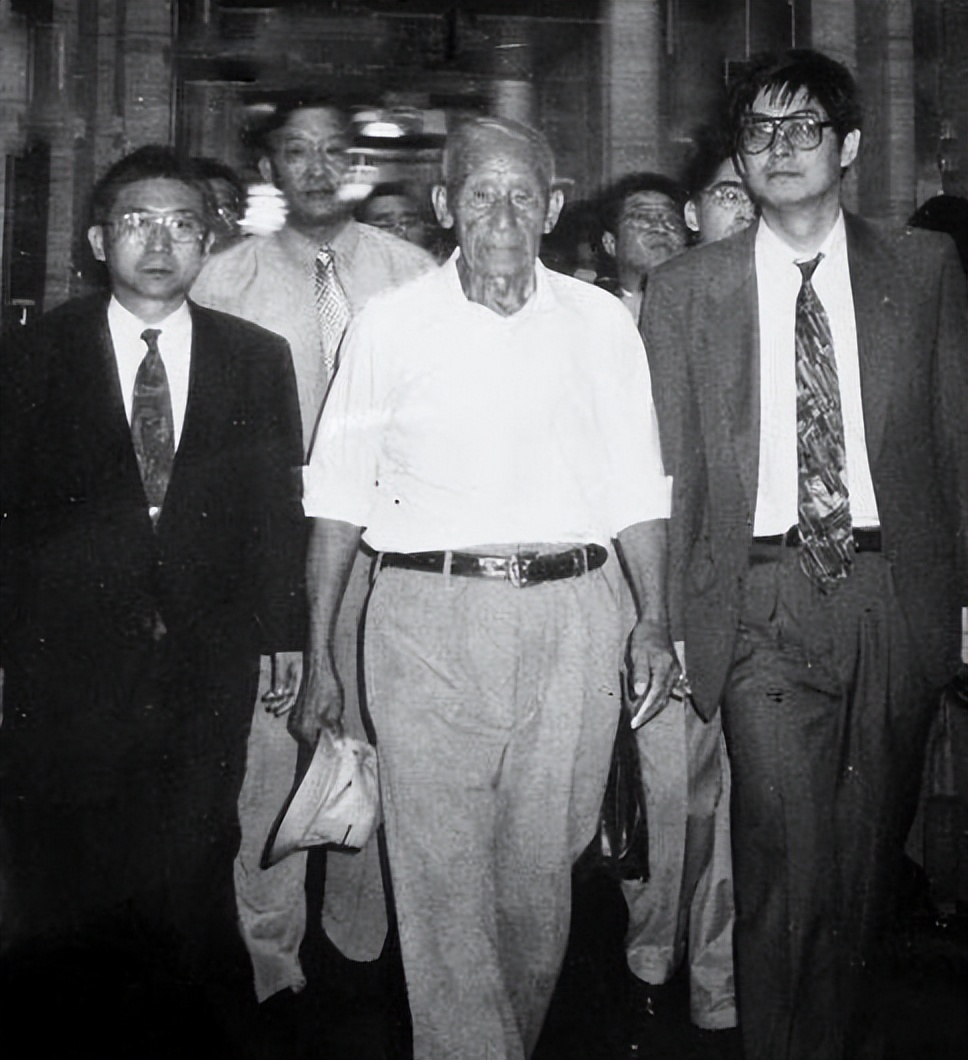 1958年，日本将抓到的一野人送回中国，*少奇刘**亲自接见，他是谁?