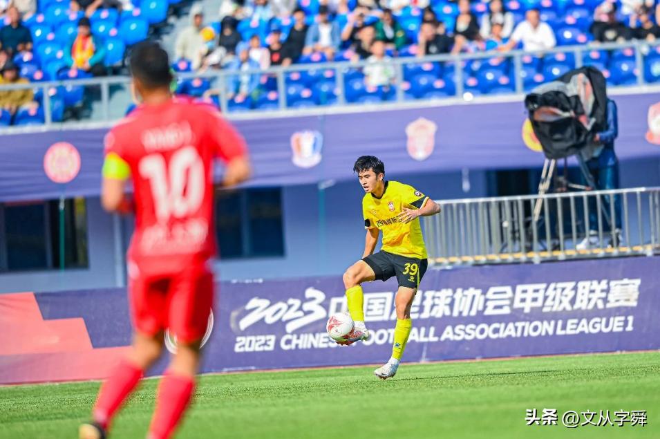 青岛红狮1:4不敌成都蓉城,大连人2比1逆转青岛拉尔森进球