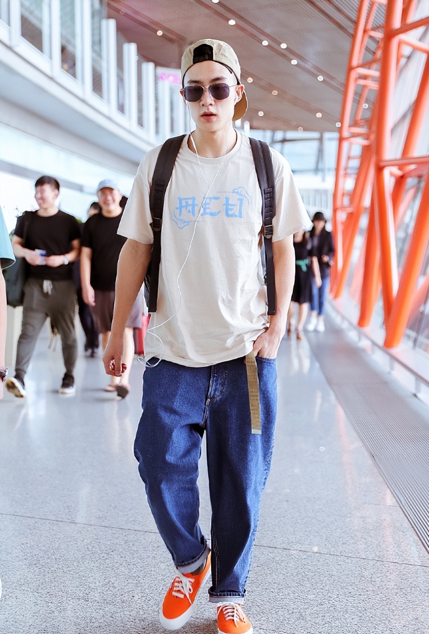 白色牛仔裤搭帆布鞋秋冬穿搭,牛仔裤配帆布鞋男夏季