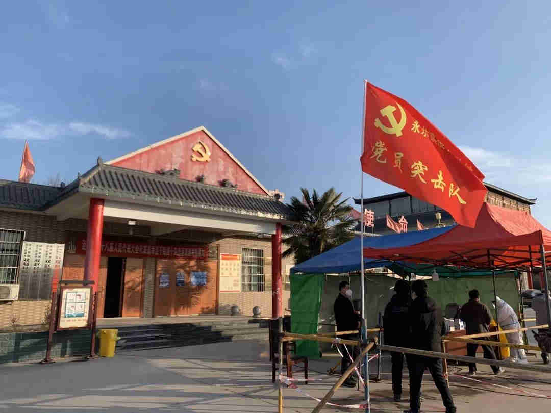 疫情期间护士变成了战士,疫情中医护变身临时爸妈