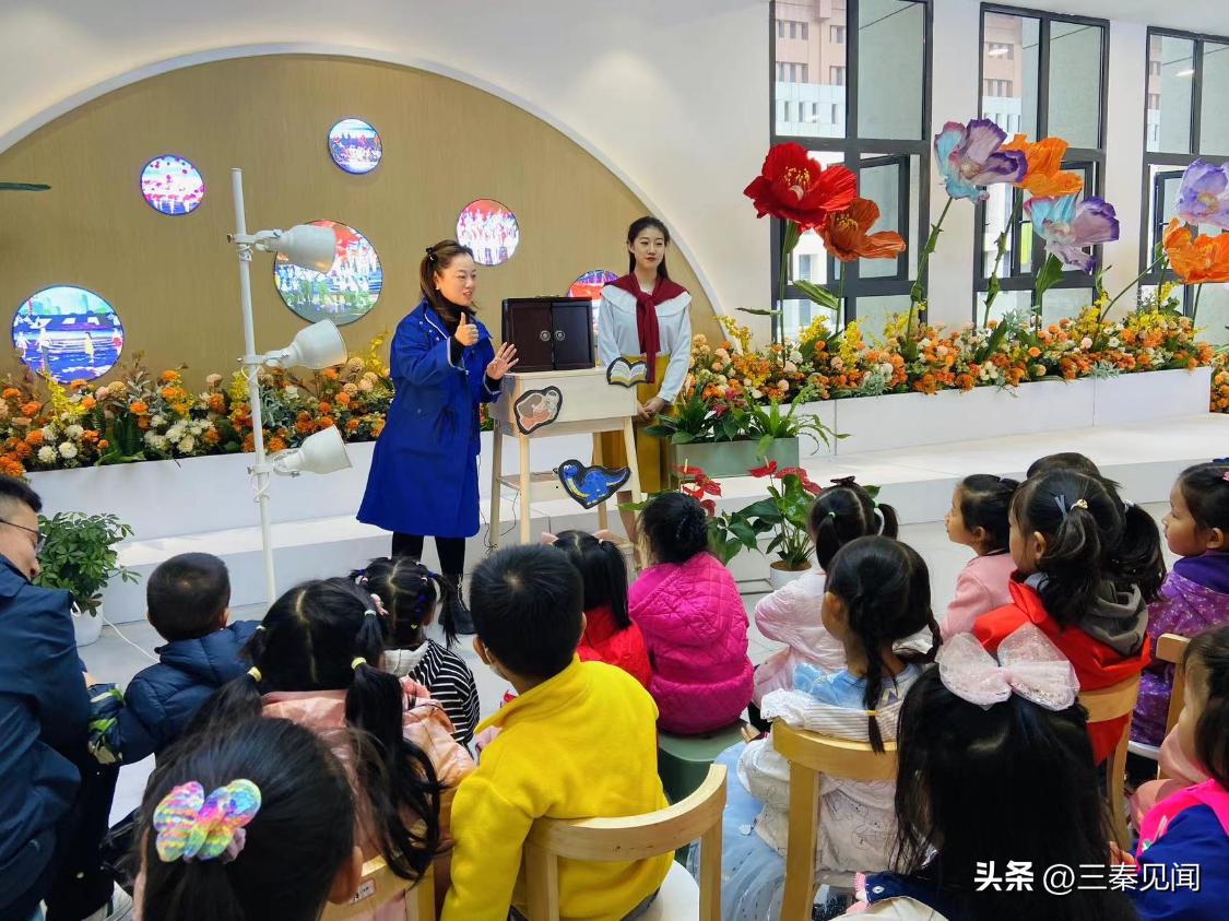 陕西省小天鹅艺术团携手省图书馆高新馆为孩子们探索纸戏剧的秘密