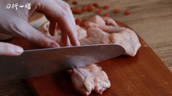 一鸽胜九鸡鸽子汤做法,一鸽胜九鸡汤功效与作用