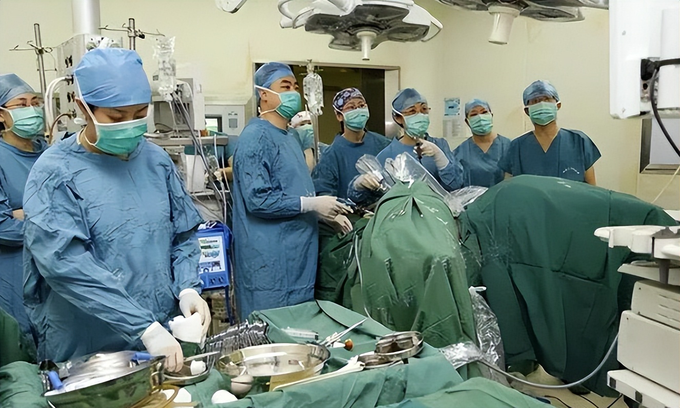 2015年，陕西22岁女子被检查出先天性无子宫，母亲：我的子宫给她