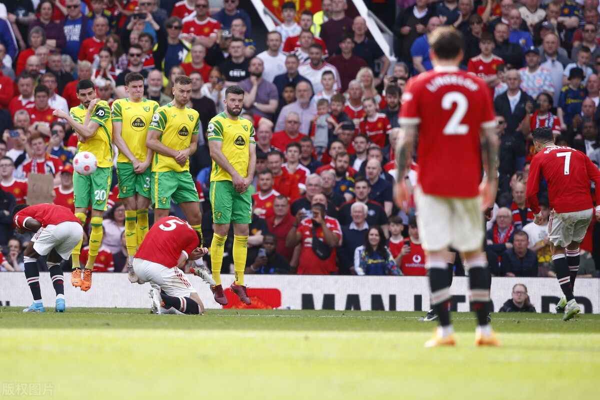 c罗帽子戏法送伊布回家,c罗跟梅西谁帽子戏法多