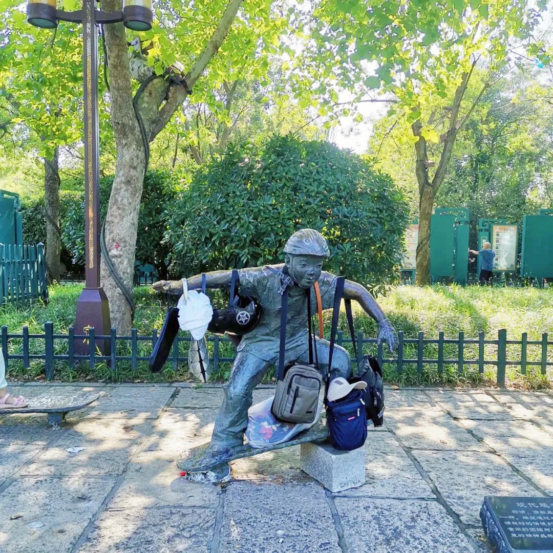 7月份人来人往街道,7月北京人山人海