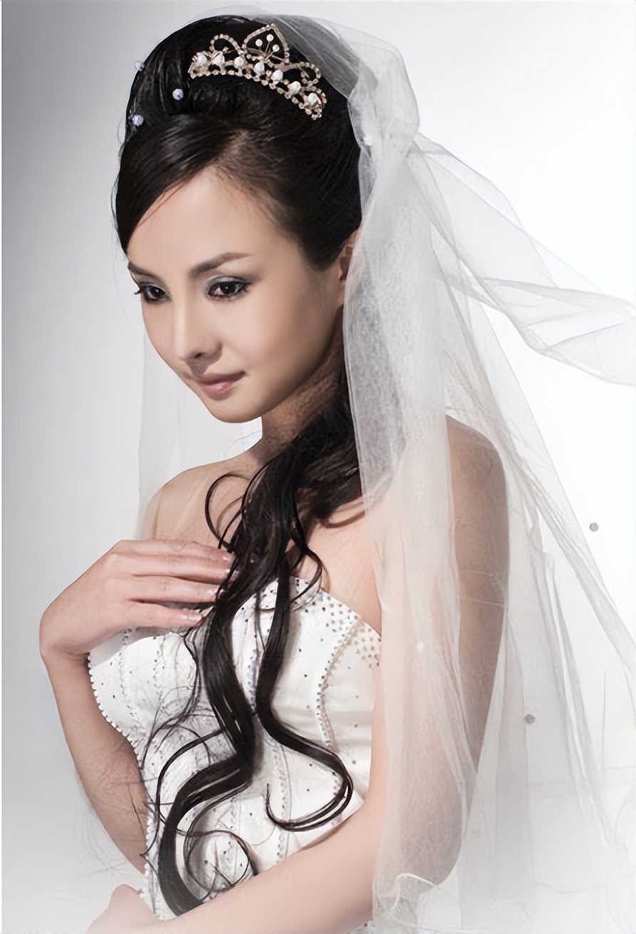 干露露一岁女儿曝光！妹妹干毛毛成网红，网友调侃“*毛露**姐妹！”