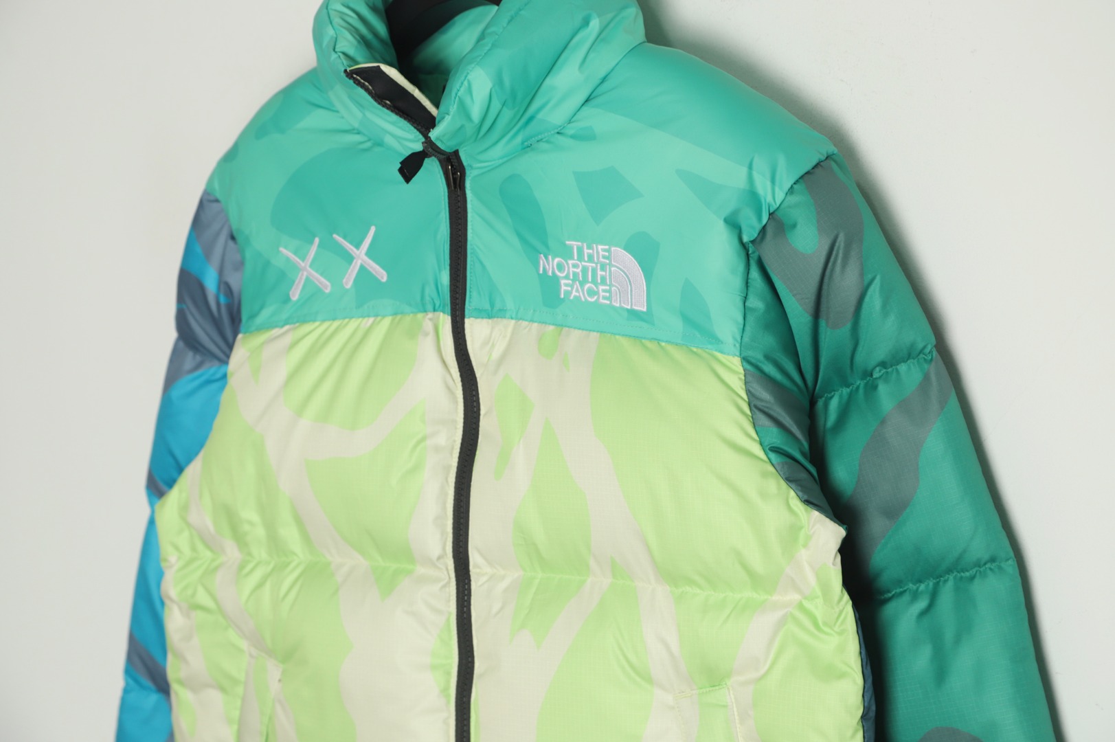 TheNorthFace北面联名款1996美版羽绒服显得更年轻有活力的感觉