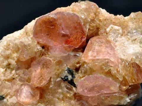 世界上最稀有的十大石头,世界上最有价值的22种石头