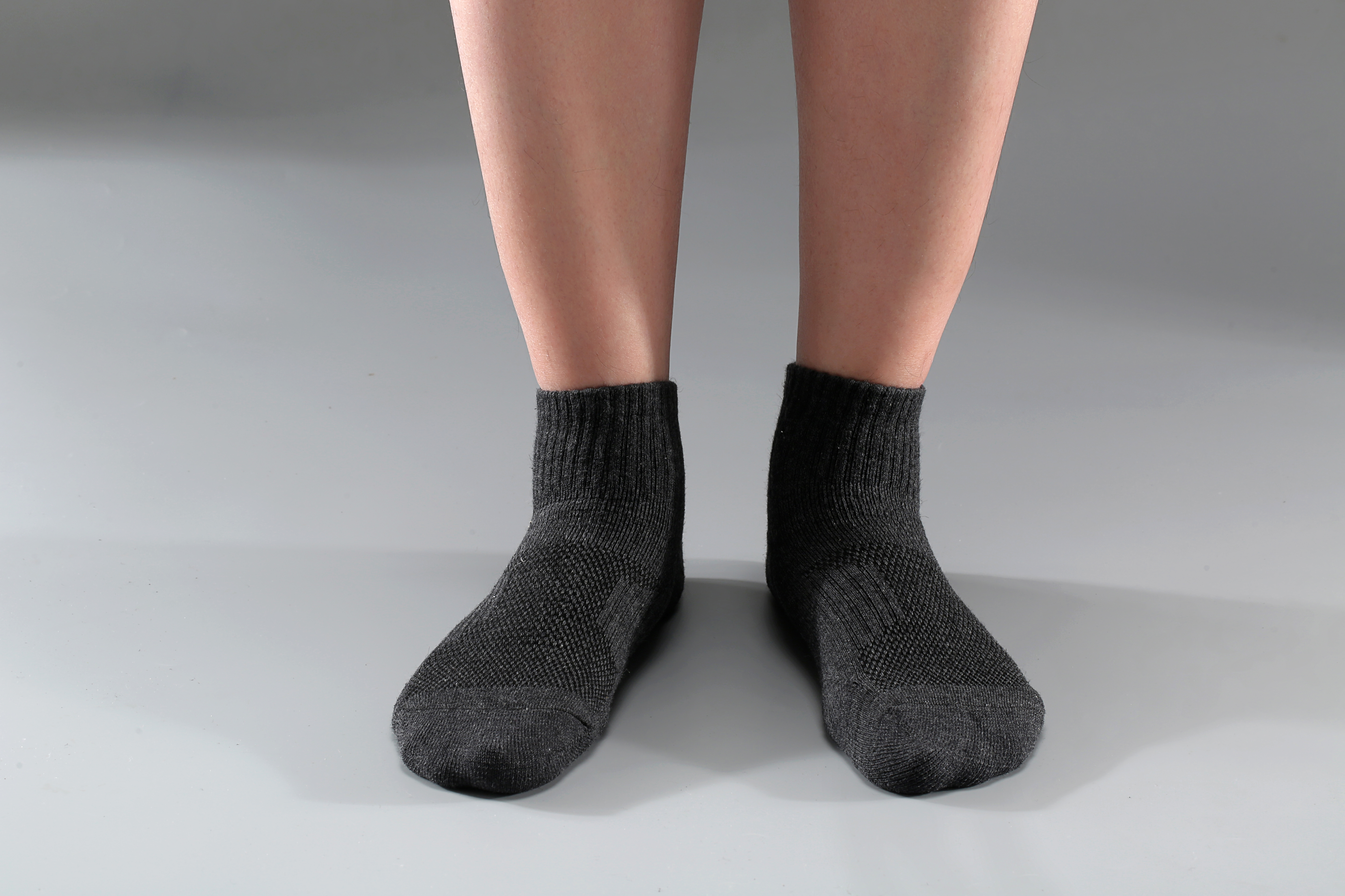 为什么跑步会感到鞋磨脚,跑步磨鞋外侧脚后跟