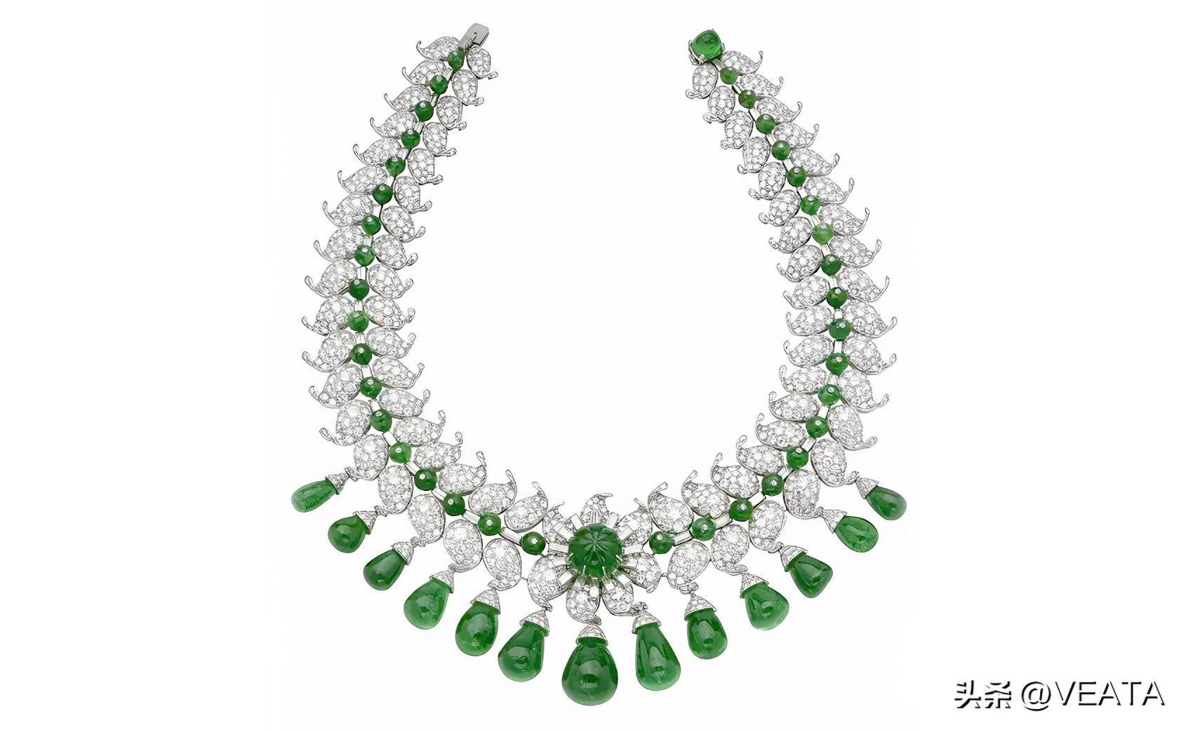 她藏了300种首饰，花千万美元逛街，地毯都镶满钻石