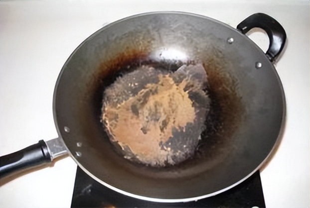 不粘锅涂层轻微刮出条印有毒吗,不粘锅涂层危害视频