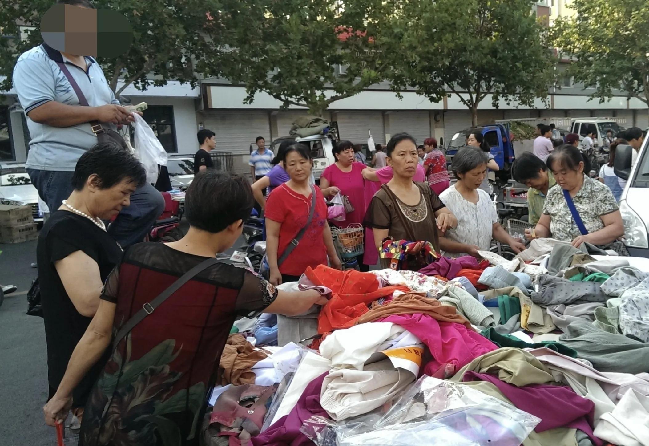 我，2016年花20万买了一仓库的衣服，除去成本，仅半年就赚了20万