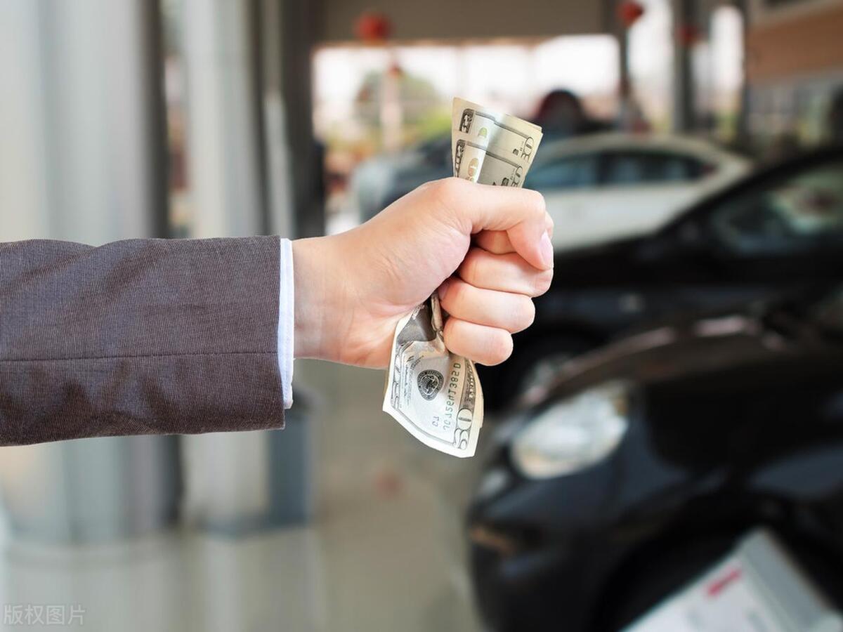 车辆过户费是卖方掏还是买方掏,法律规定过户费一般谁承担