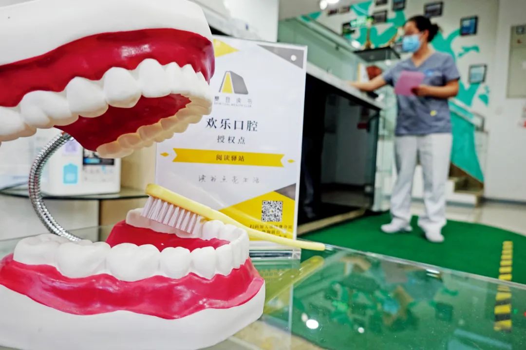 疯狂的烤瓷牙,颌面畸形正畸治疗成人