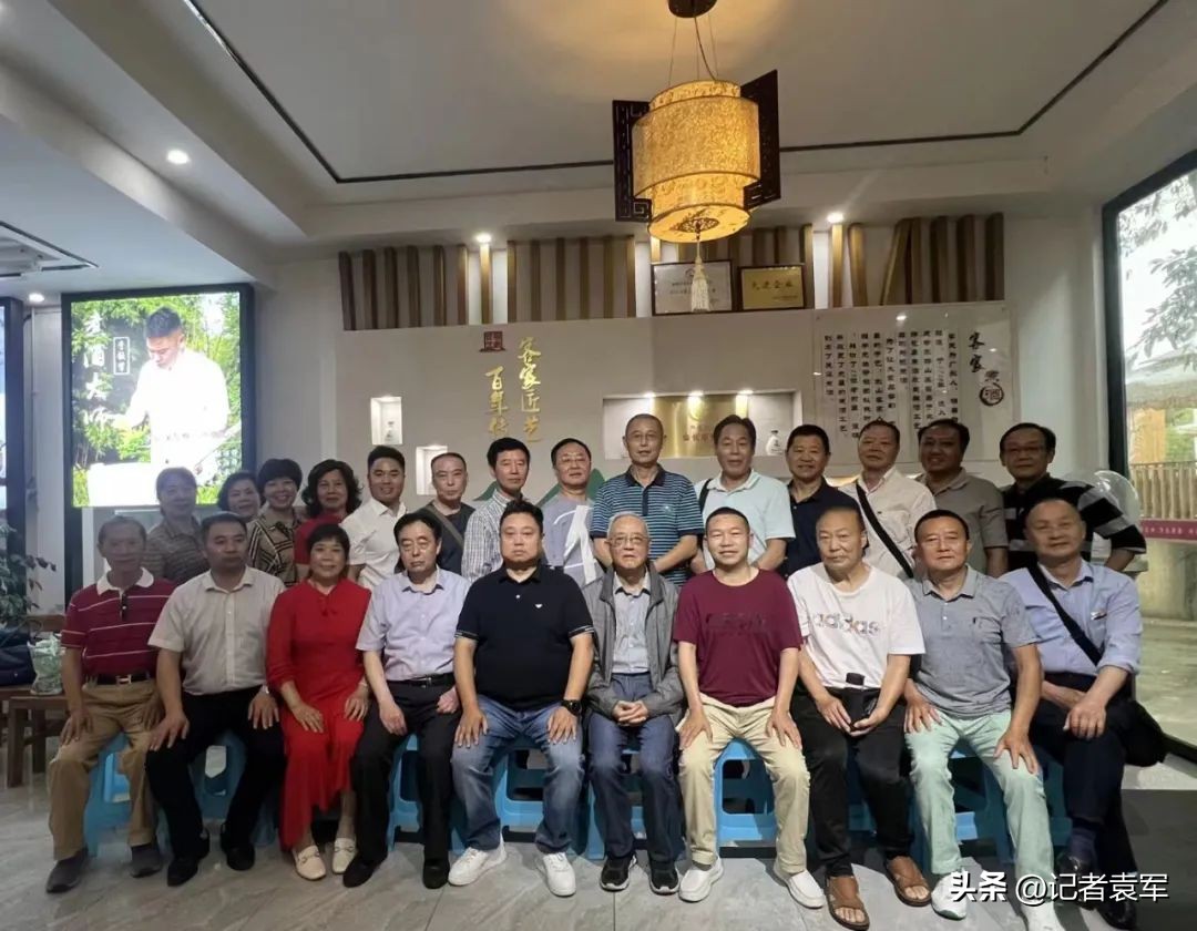 四川电大85级新都*党**政班同四川省客联、客商会联谊交流