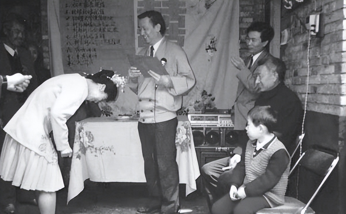 港星谭咏麟回乡认祖归宗,谭咏麟继承谁的衣钵