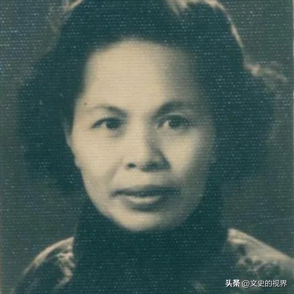 范桂霞：曾与周恩来假扮夫妻，1976年总理逝世，追悼会上她哭晕