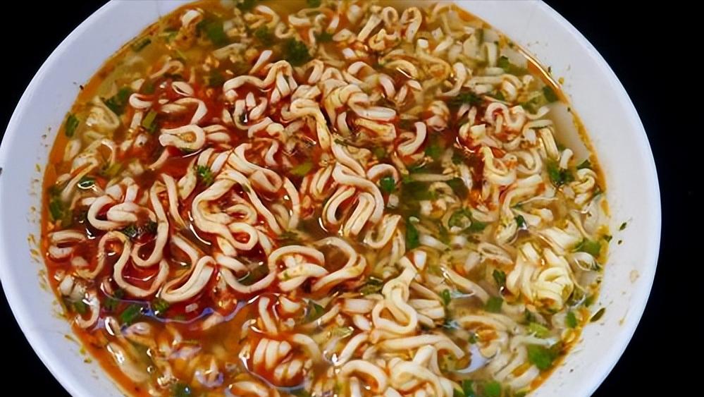 睡觉时手机放在枕头边辐射会致癌,晚上手机放枕边长时间辐射会致癌