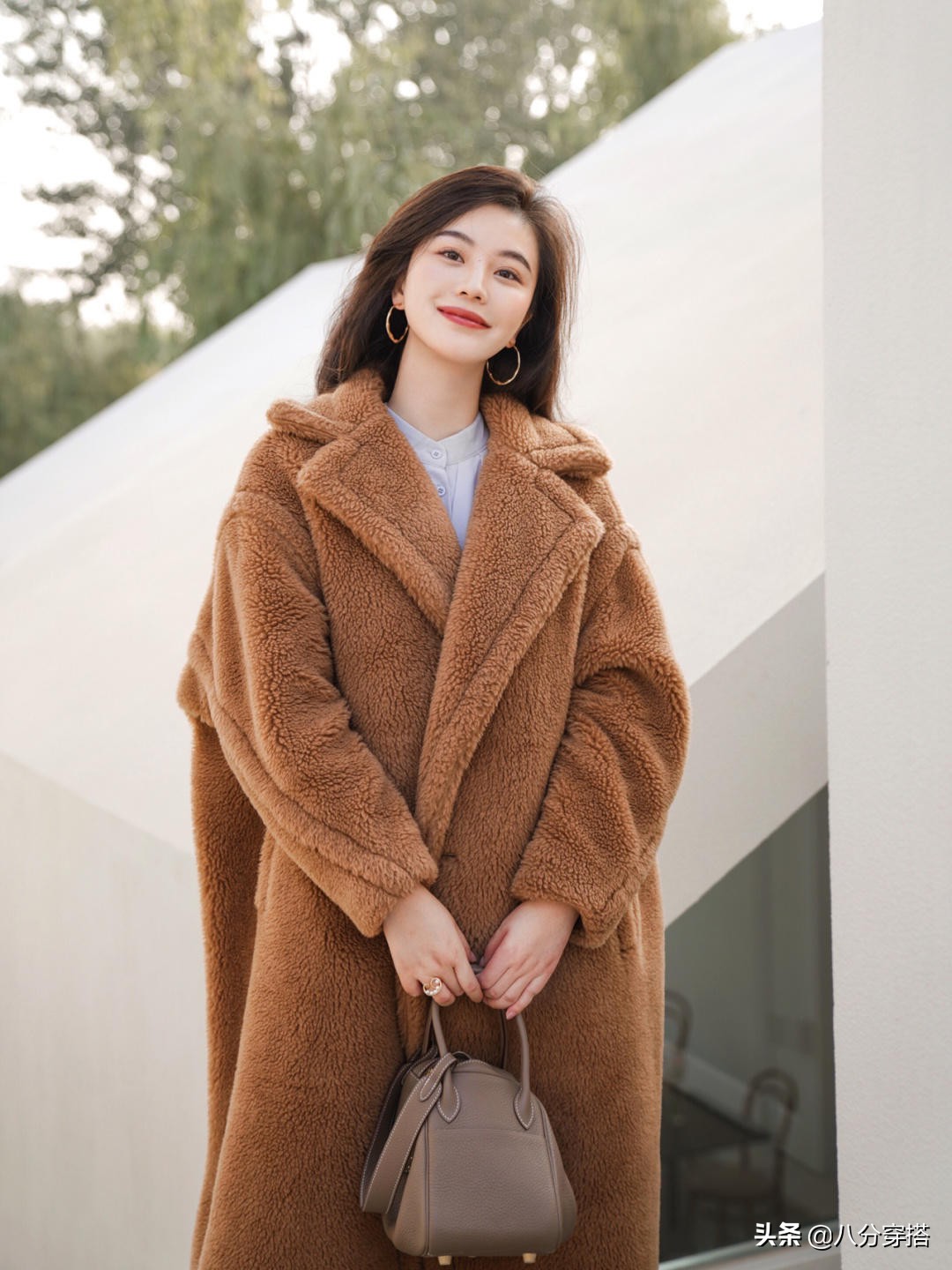 棕色泰迪熊大衣怎么穿出高级感,泰迪熊大衣哪个颜色最流行