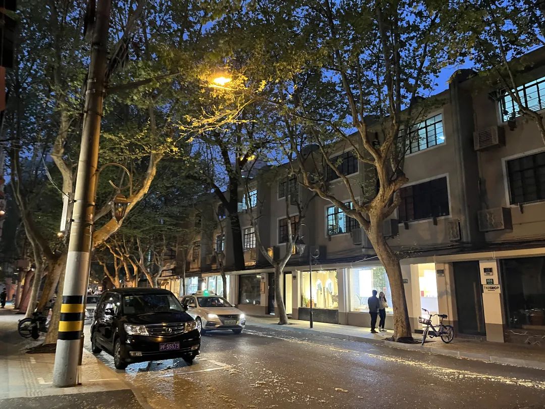 一个月三十万，能租到什么样的房子