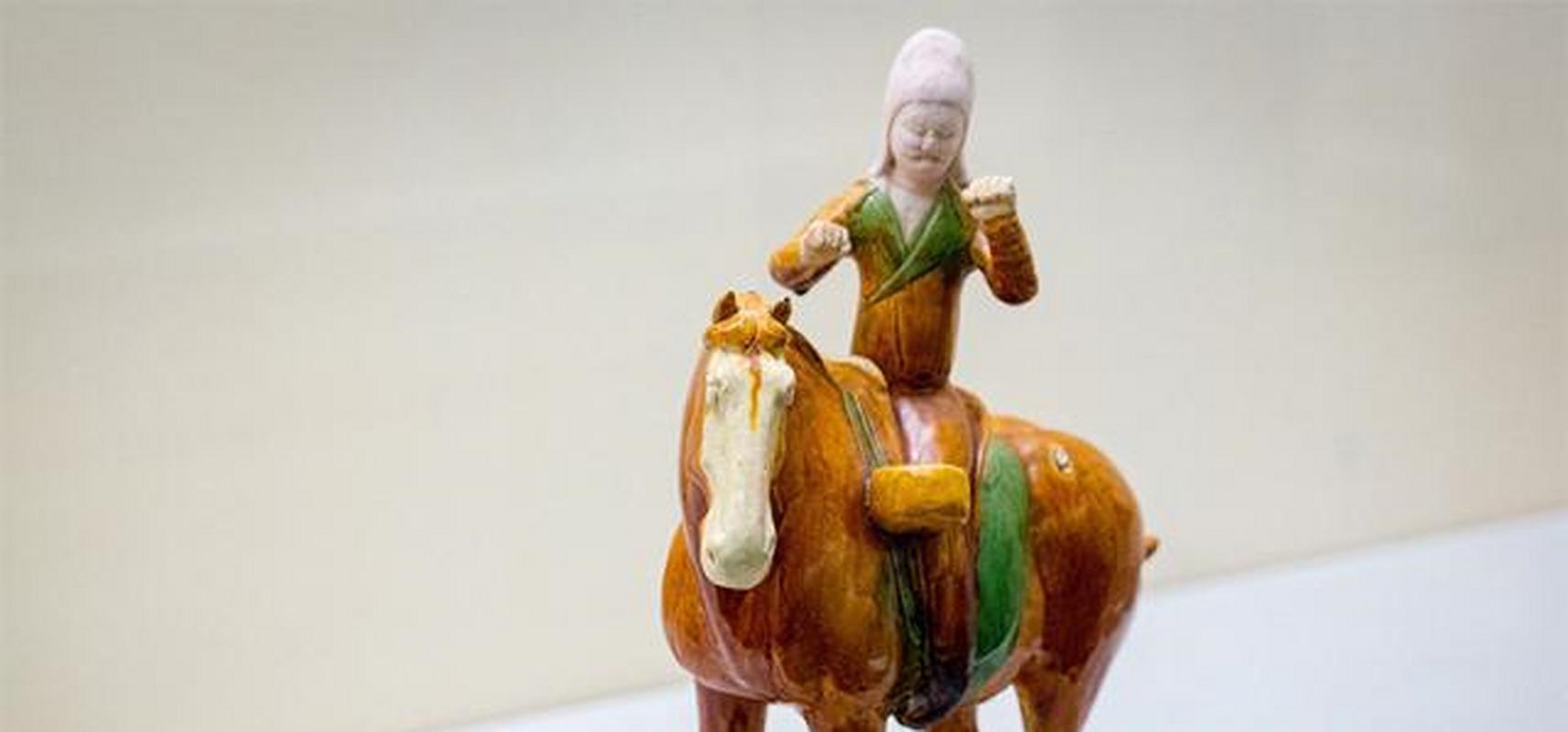 唐代对胡服的改良,胡服最早由什么朝代引入