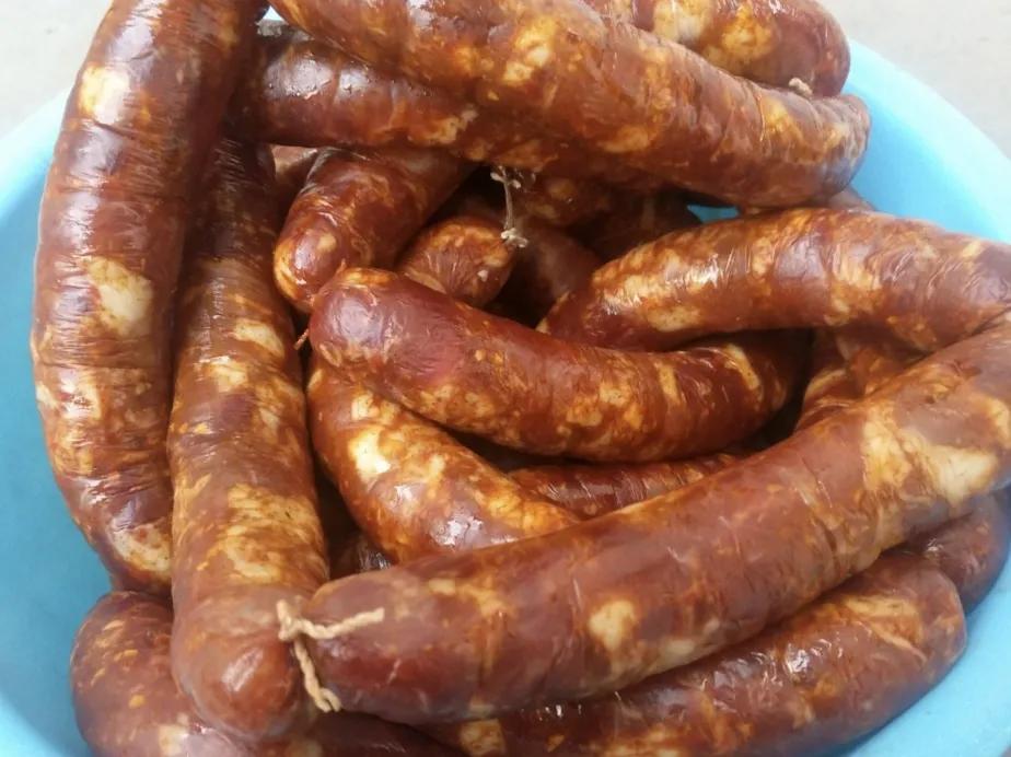 灌香肠怎么晾晒注意什么,灌香肠要晒到什么程度才是干了