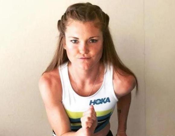 美女跑马拉松完整视频,跑马拉松美女冲刺