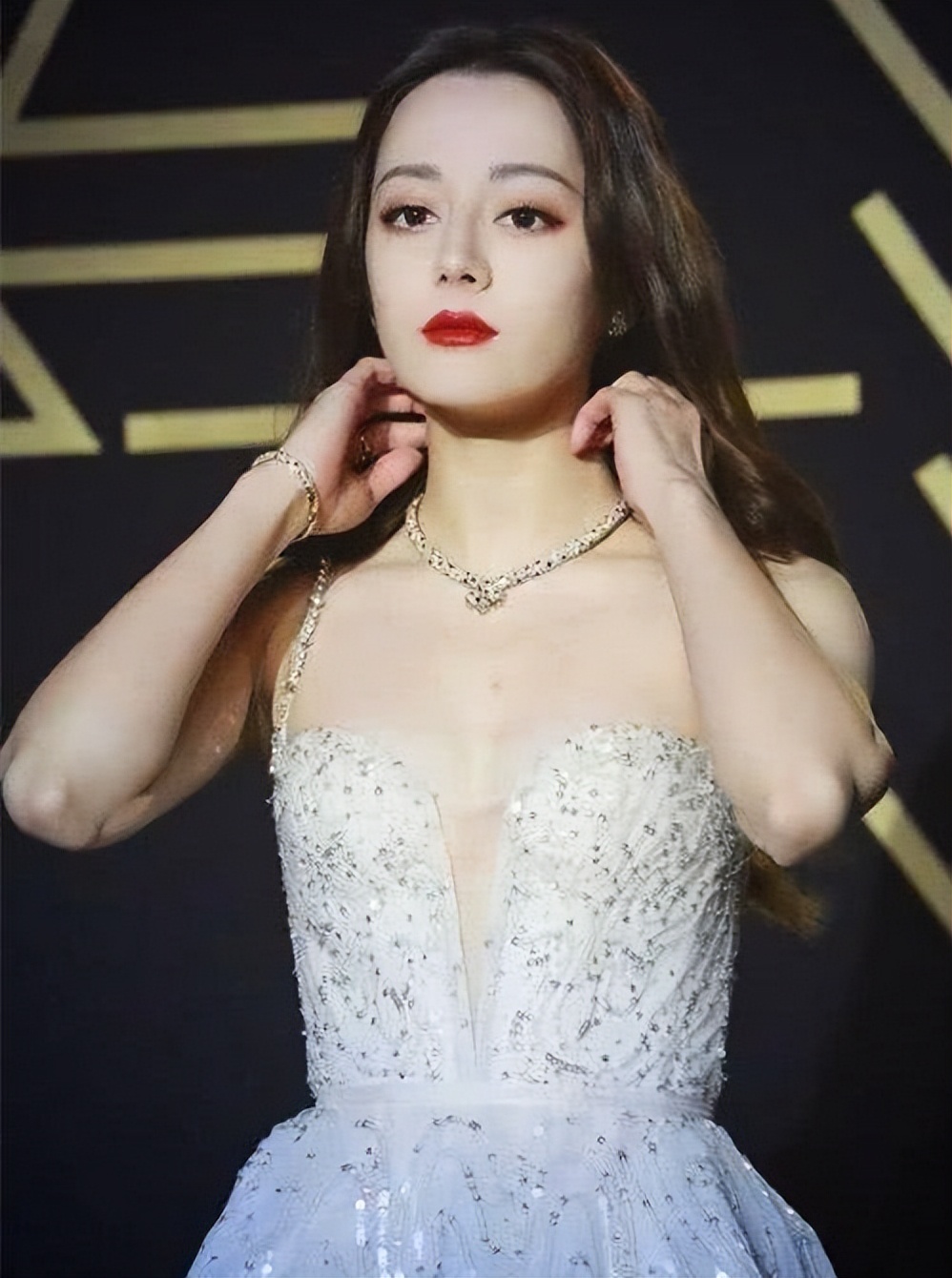 金星说走红毯穿深v,金星吐槽深v抹胸装