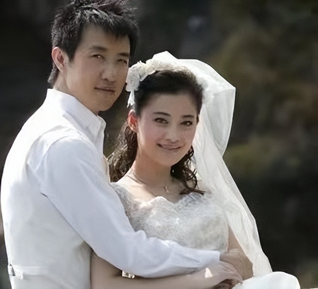 梅婷和鄢颇在交流,鄢颇与梅婷离婚原因