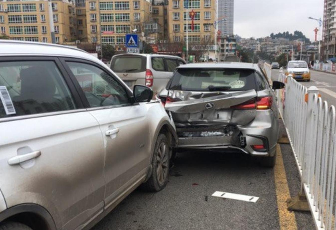 2017年姑娘谈恋爱，谈一个“死一个”，警方介入却将她闺蜜抓走