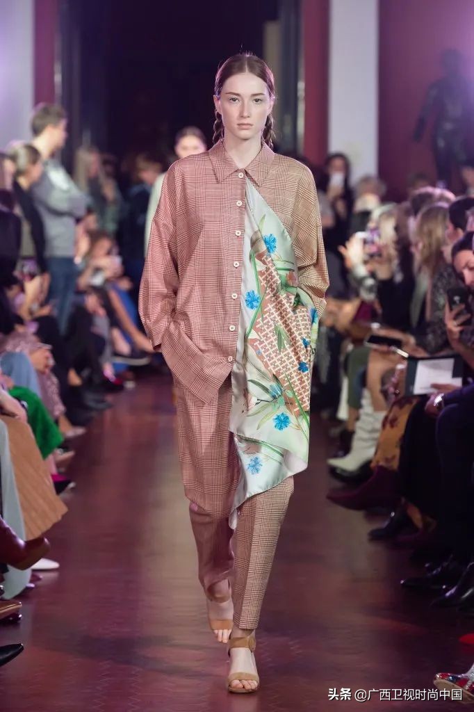 简单又时髦的丝巾系法你学到了吗,美丽时尚精美基础丝巾推荐