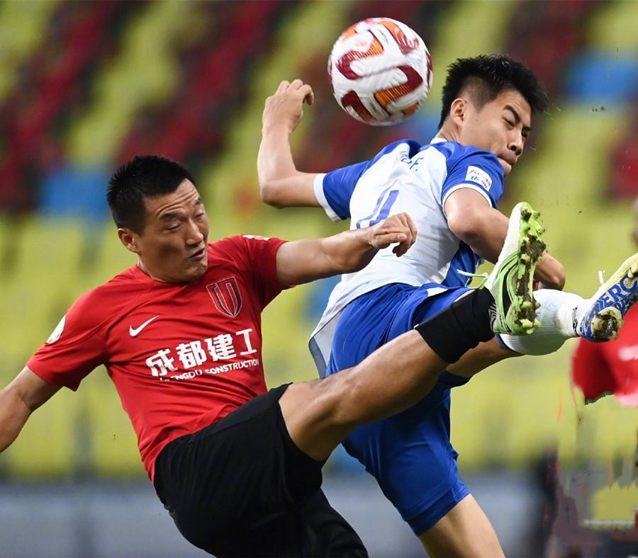 中超积分榜：海港第一靠裁判，两队不败有区别，泰山第六三镇第八