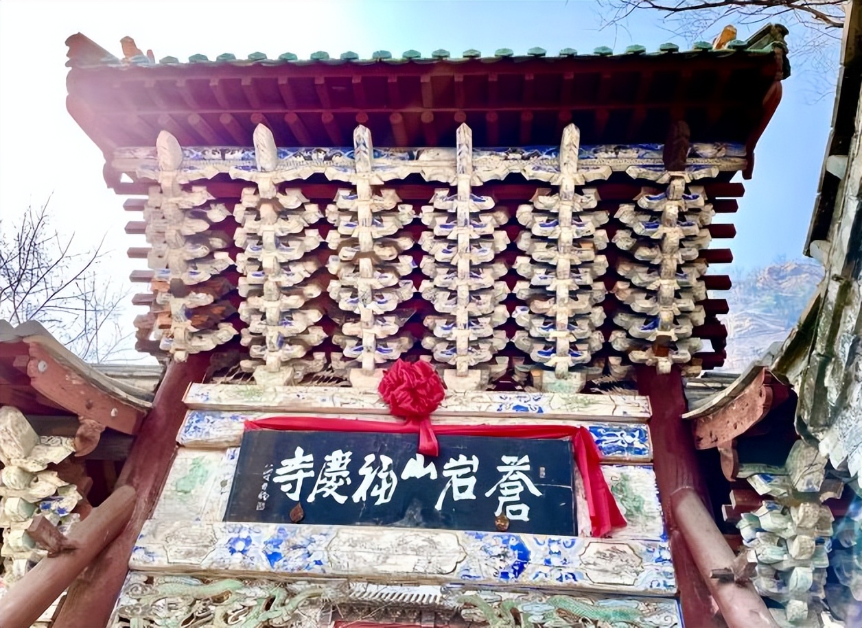 五岳奇秀揽一山全文,五一爬泰山一览众山小