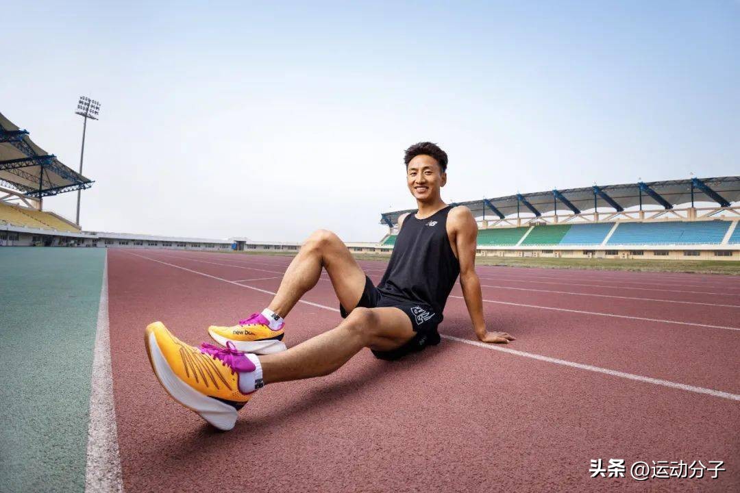 newbalance碳板跑鞋与nike对比,newbalanceelitev3碳板跑鞋