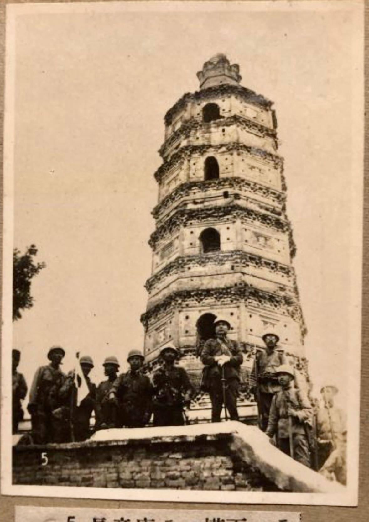 晚清残酷刑罚老照片：骑木驴游街的妇女，被当众千刀万剐的死刑犯