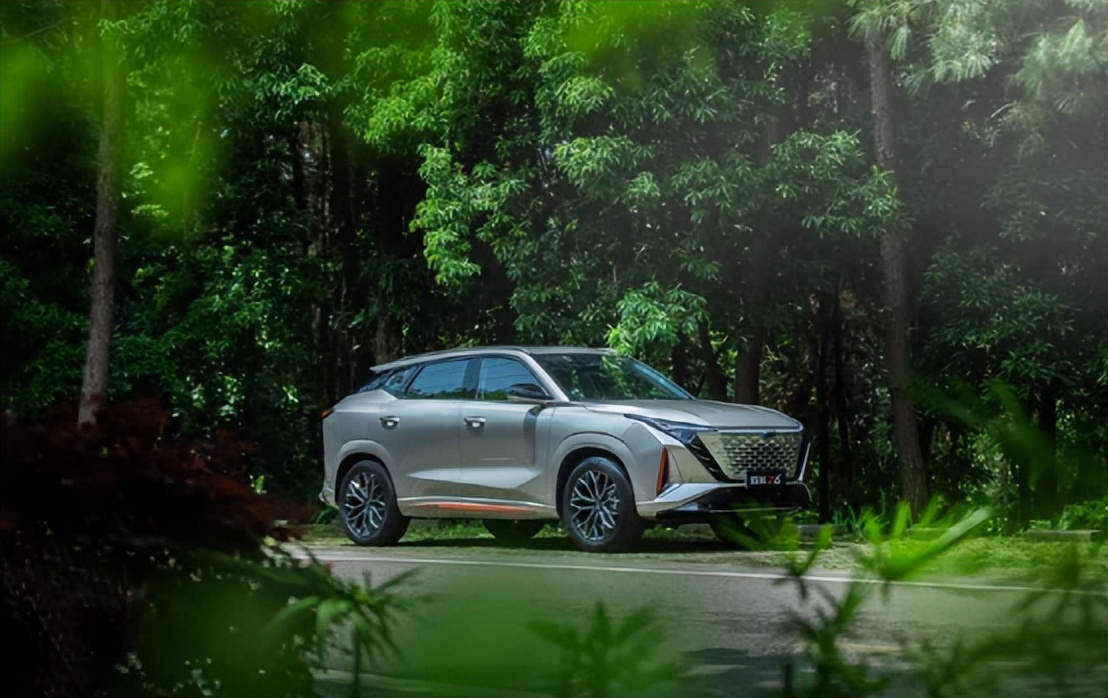 长安欧尚z6加满一箱油能跑多少,欧尚z6油箱已加满为什么显示没满