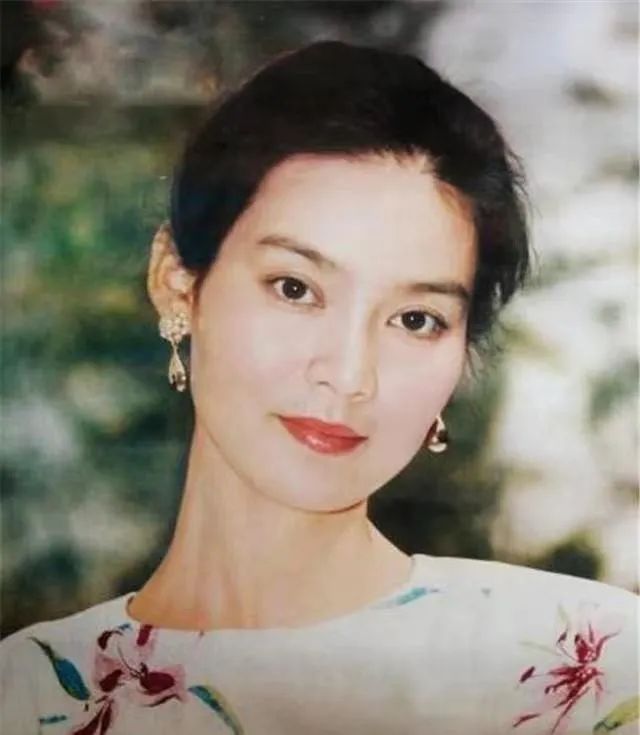 坚决不动刀不整容，年过60岁依然优雅美丽的女星，我只服这10位