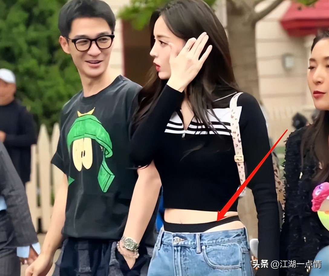 古力娜扎的黑色丁字裤外露，碍了谁的眼？穿的性感就活该被强奸？