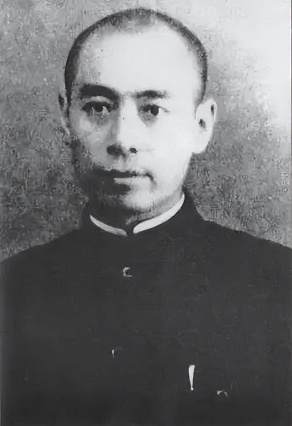 红军进攻被联络员叫停，团长大骂：他是叛徒