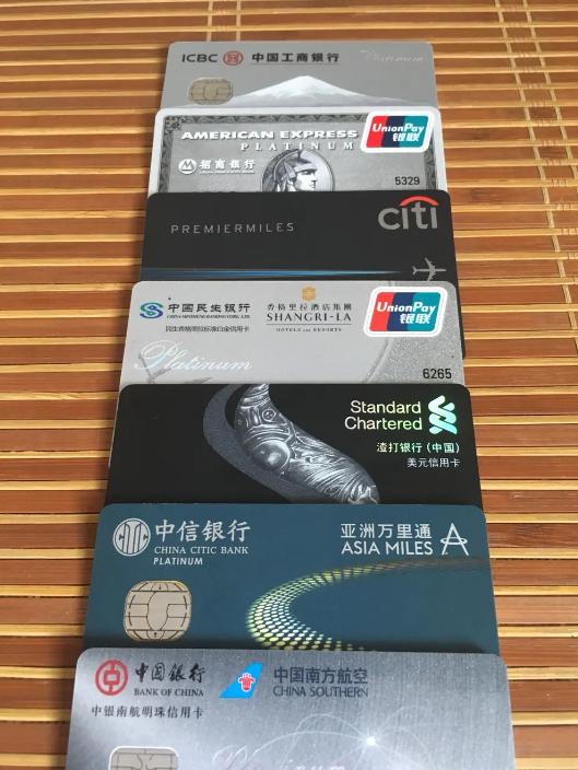 全球亿万富豪黑卡,世界限量的88张富豪黑卡