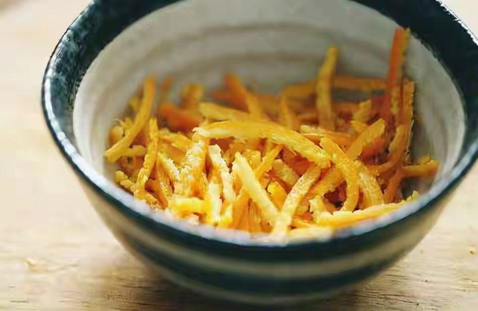 橙子皮配生姜功效与作用,橙子皮加姜片的功效