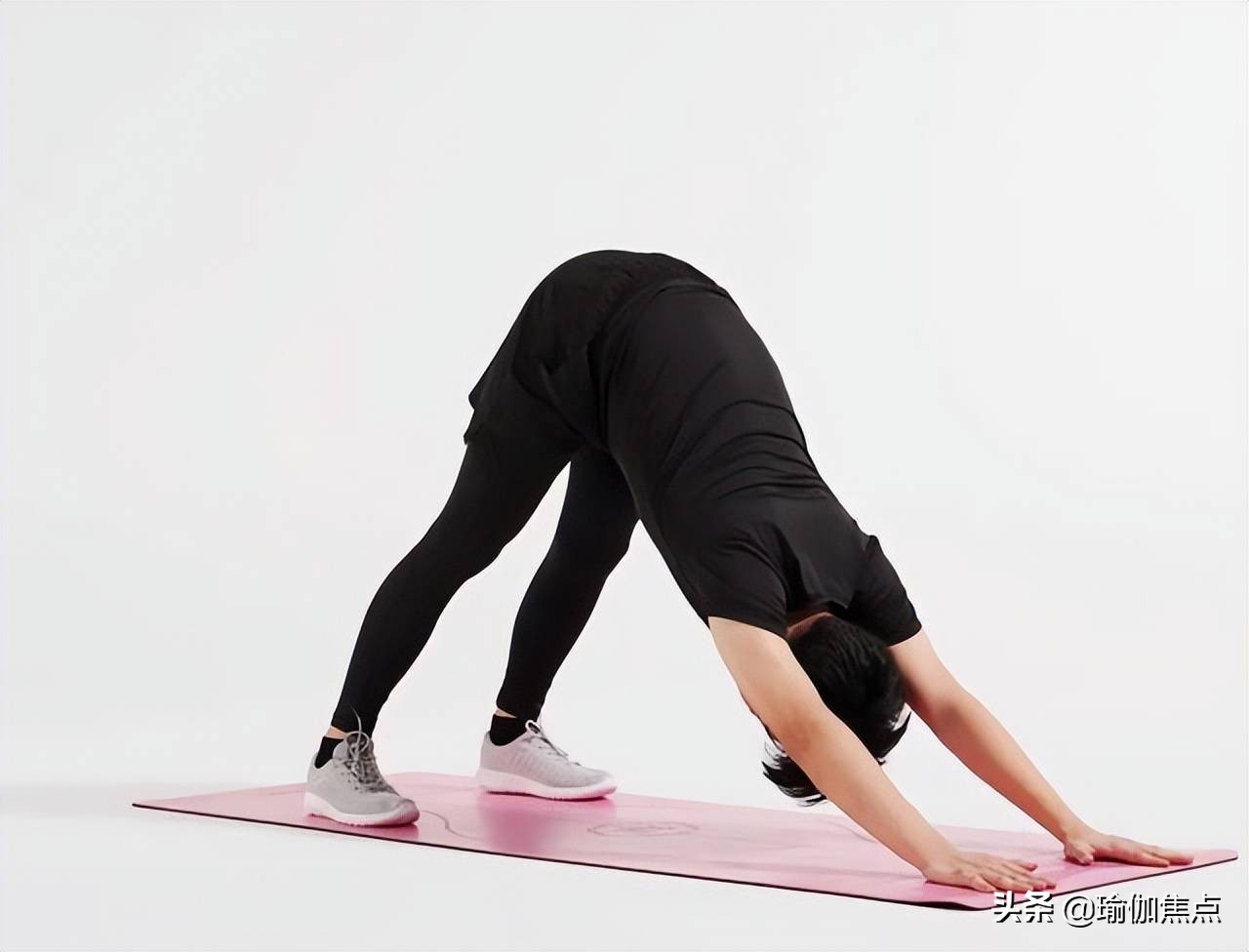 瑜伽初学者入门第一步收骨盆,男士瑜伽初学者入门第一步