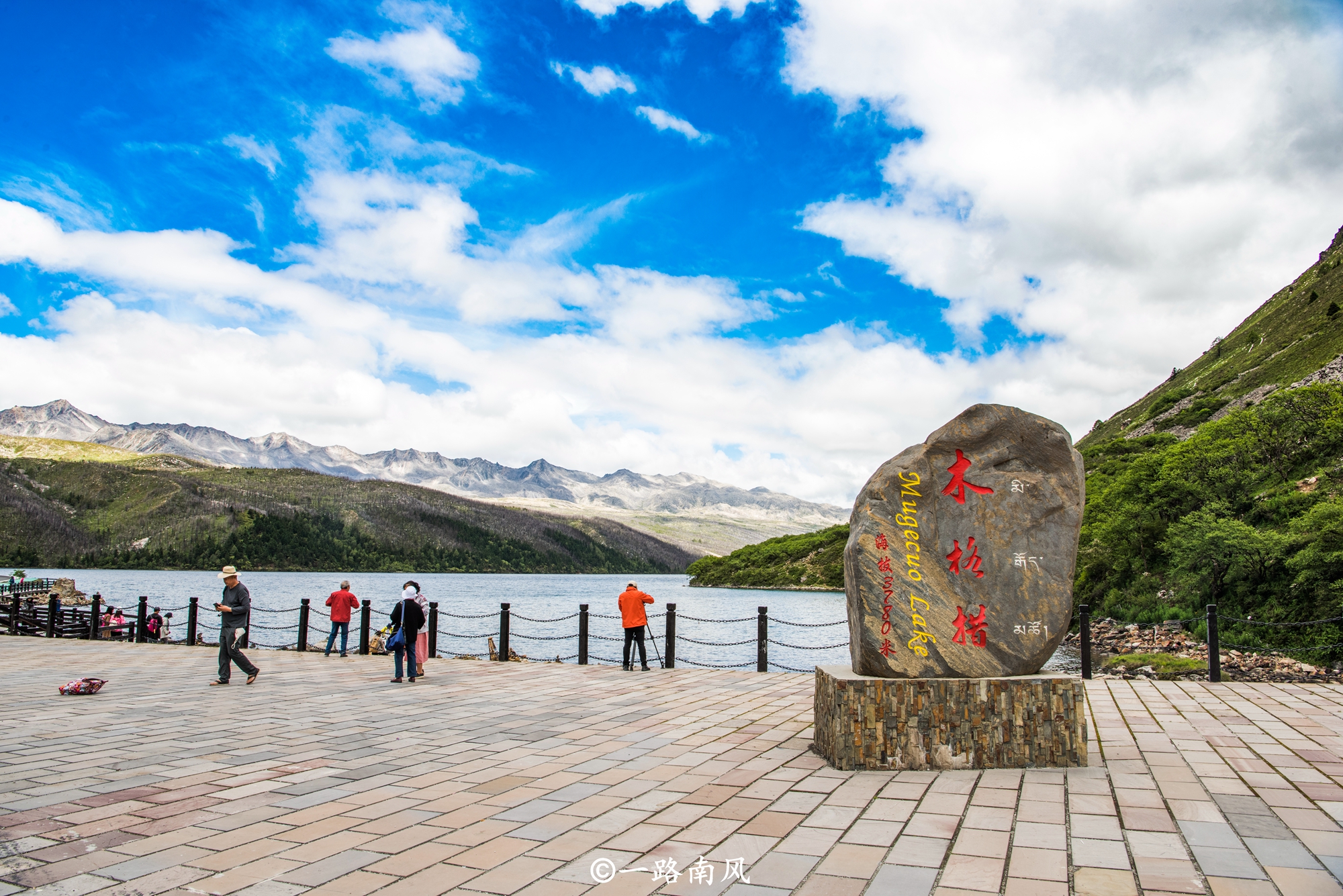 四川第一大州甘孜州，面积约相当于76.6个深圳，风景如画让人着迷