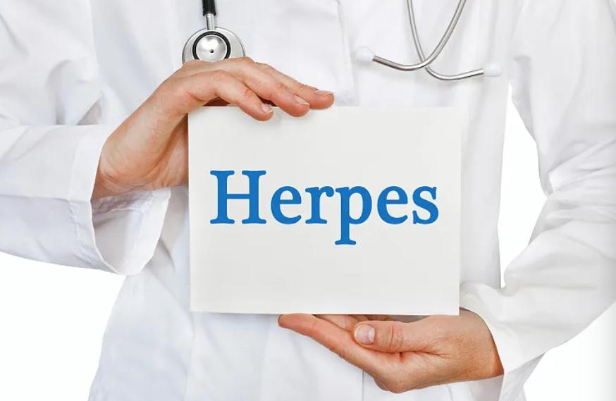 生殖器疱疹起水泡原因,生殖器周边起疱疹