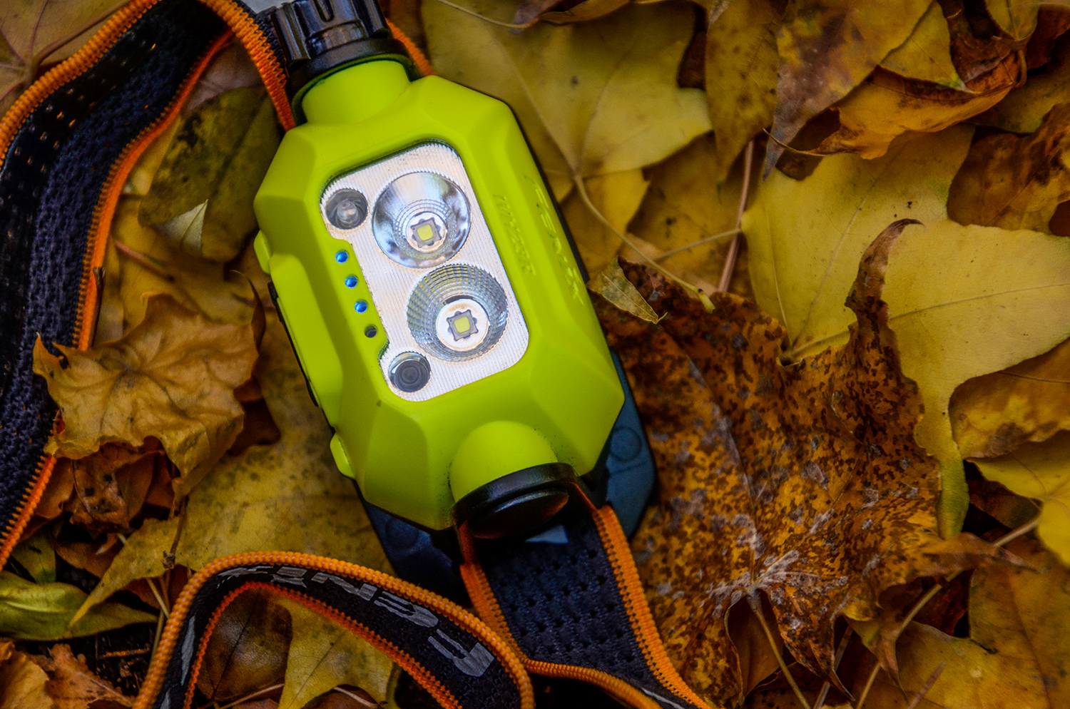 黄白光自由切换两用头灯,泛光和远射一体头灯