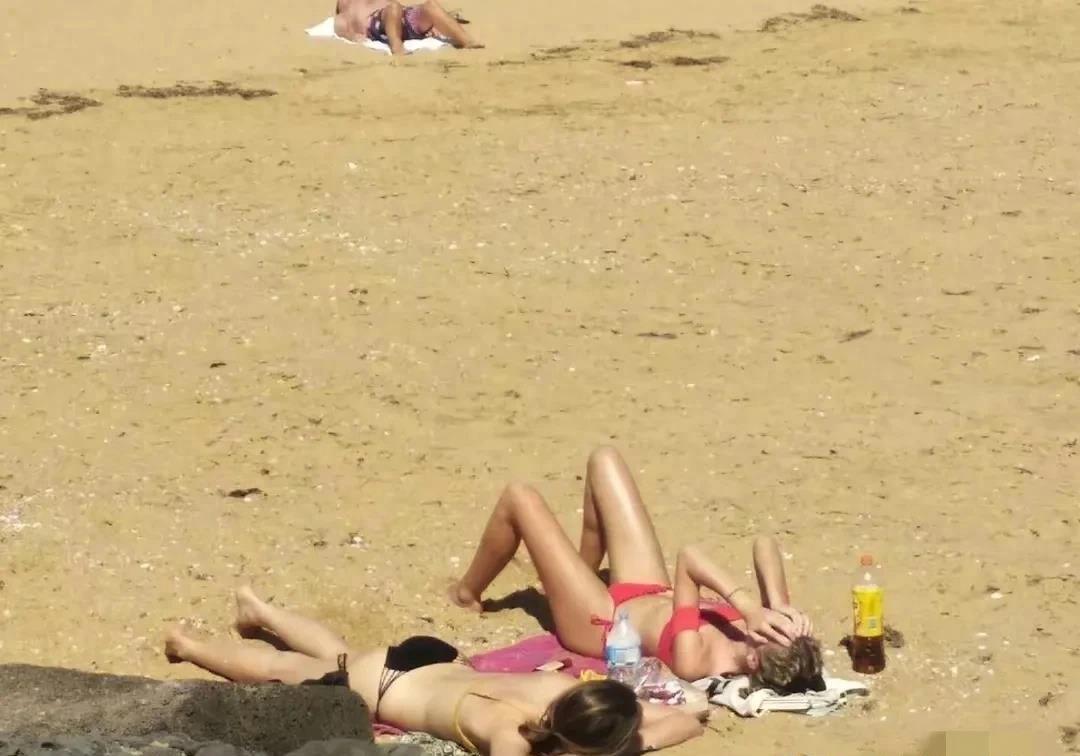 男子在小区裸晒补钙后续,男子在小区裸晒补钙犯法么