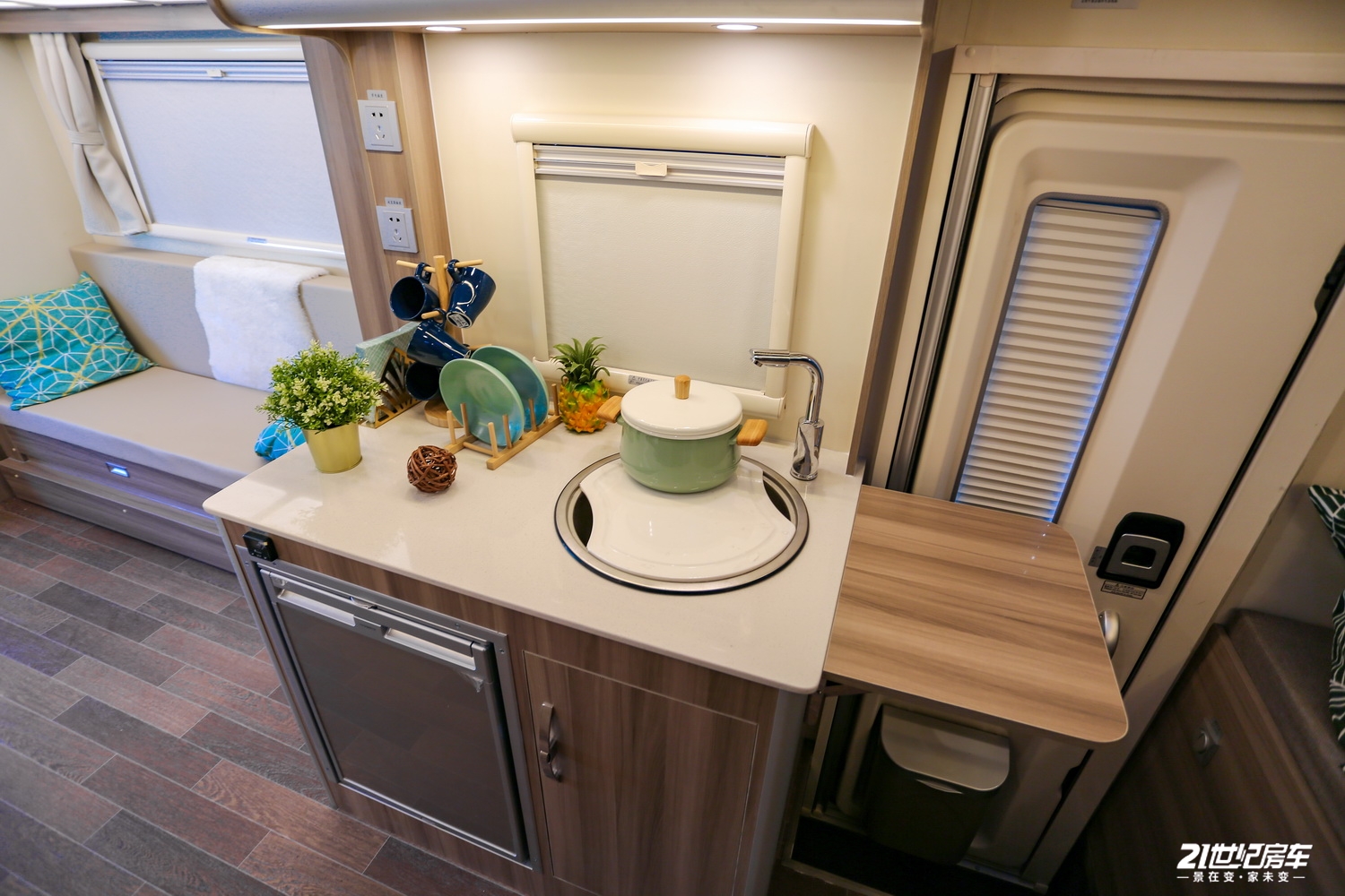 中天自行式c型驭风房车价格,中天领航者三拓展房车